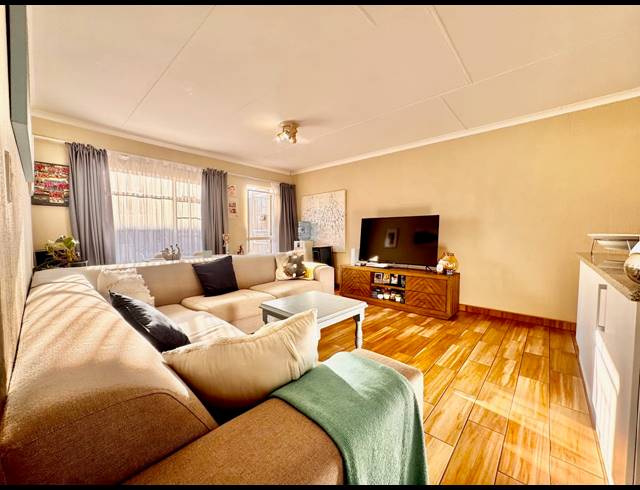 2 BEDROOM SECTIONAL TITLE FOR SALE IN MEYERSDAL